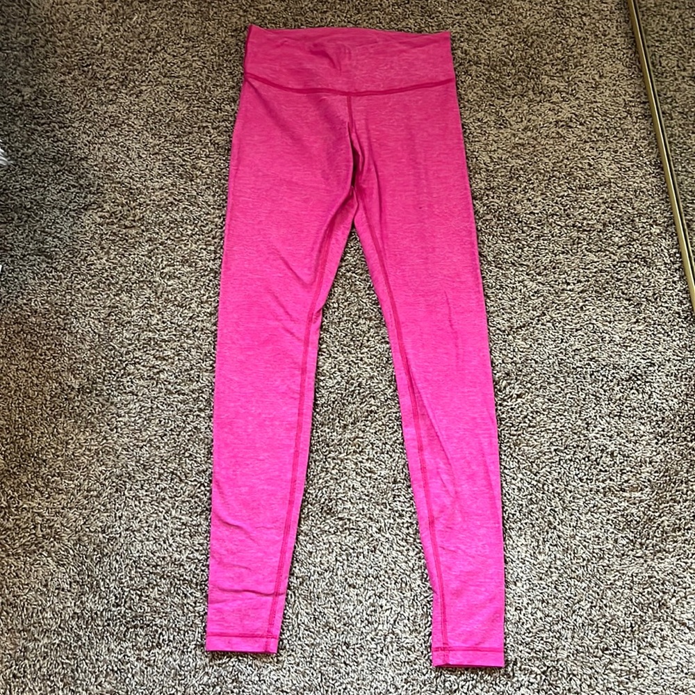 Women’s pink lululemon leggings